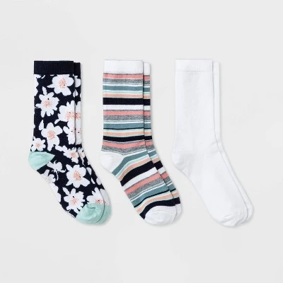 Coupon โญ Women's Floral 3pk Crew Socks - A New Day™ Navy/Ivory 4-10 ๐ 4 Coupon โญ Women's Floral 3pk Crew Socks - A New Day™ Navy/Ivory 4-10 ๐ - Image 2