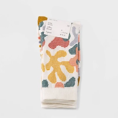 Brand new ๐ Women's Abstract Striped 3pk Crew Socks - A New Day™ Ivory 4-10 ๐ 3 Brand new ๐ Women's Abstract Striped 3pk Crew Socks - A New Day™ Ivory 4-10 ๐